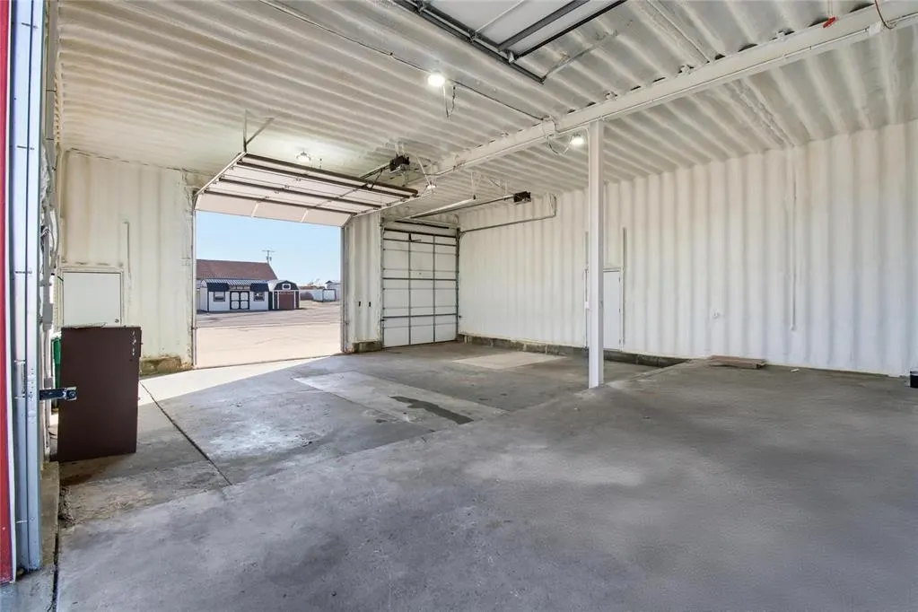 Photo 17 — 101 W 11th Street, Hobart, OK 73651