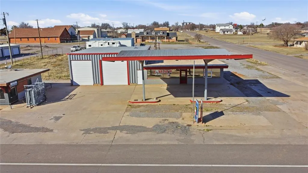 Photo 21 — 101 W 11th Street, Hobart, OK 73651