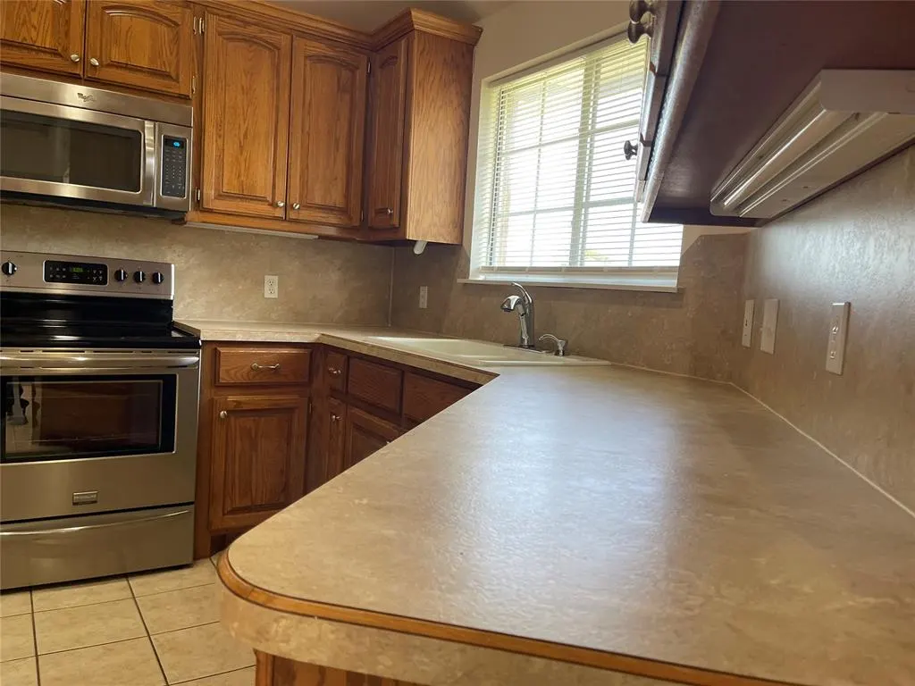 Photo 14 — 11516 Village Avenue, Oklahoma City, OK 73130