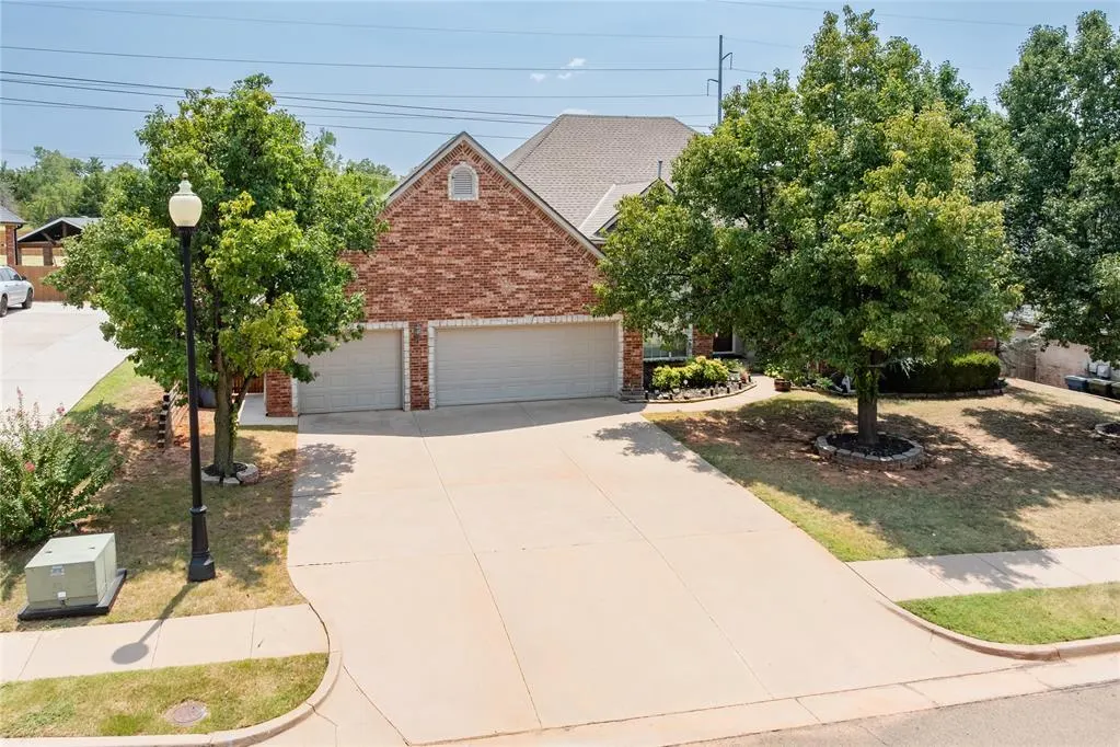 Photo 3 — 3308 Huntsman Court, Edmond, OK 73003