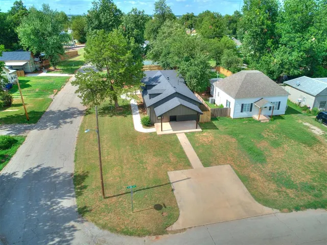Photo 2 — 1828 W Idaho Avenue, Chickasha, OK 73018