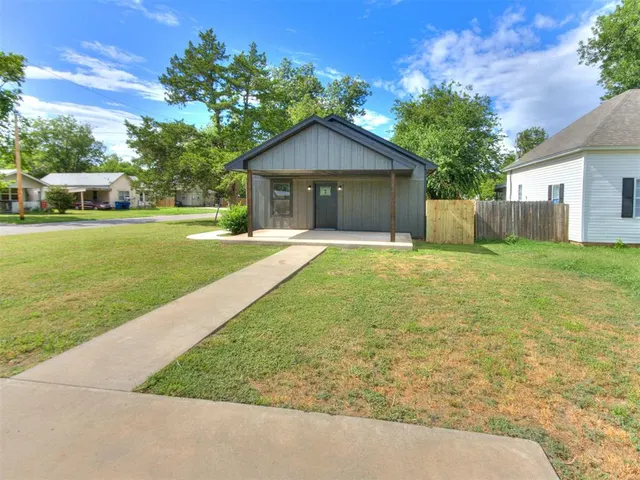Photo 3 — 1828 W Idaho Avenue, Chickasha, OK 73018