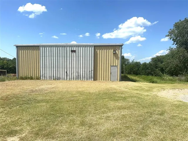 Photo 5 — 2210 Church Avenue, Harrah, OK 73045