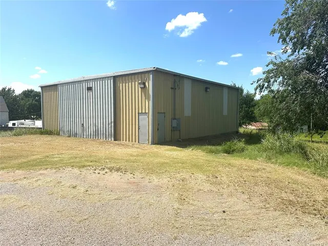 Photo 4 — 2210 Church Avenue, Harrah, OK 73045