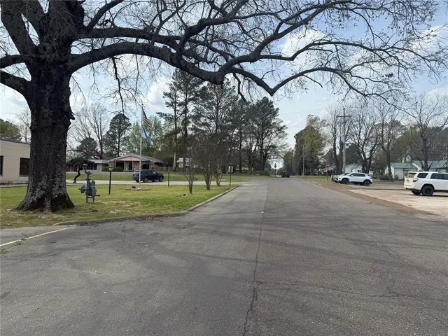 Photo 2 — 1300 SE Adams Street, Idabel, OK 74745