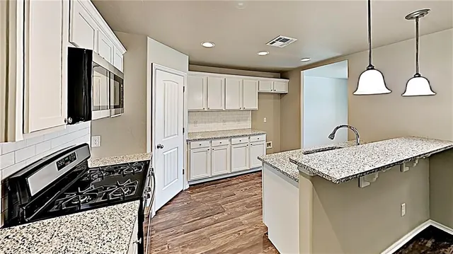 Photo 5 — 123 Saint Charles Way, Oklahoma City, OK 73130