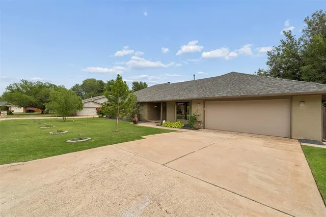 Photo 3 — 4124 Cherry Hill Lane, Oklahoma City, OK 73120