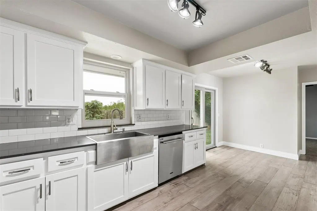 Photo 13 — 4124 Cherry Hill Lane, Oklahoma City, OK 73120