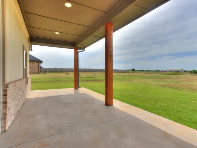 Photo 2 — 4988 Ranchero Drive, Edmond, OK 73025