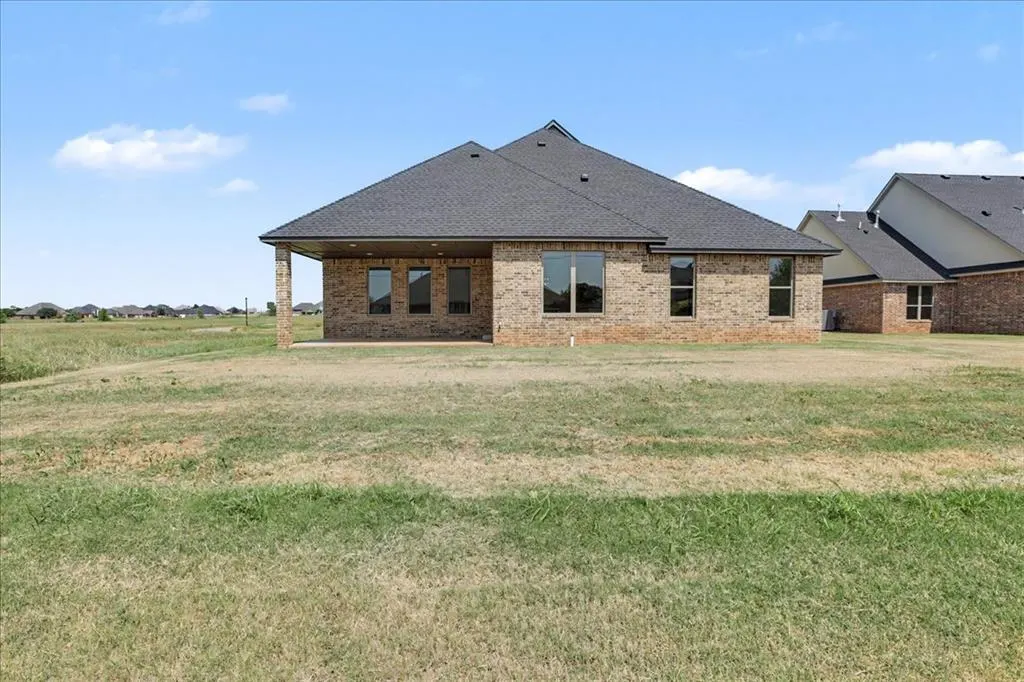 Photo 18 — 3305 Sugar Maple Way, Oklahoma City, OK 73179