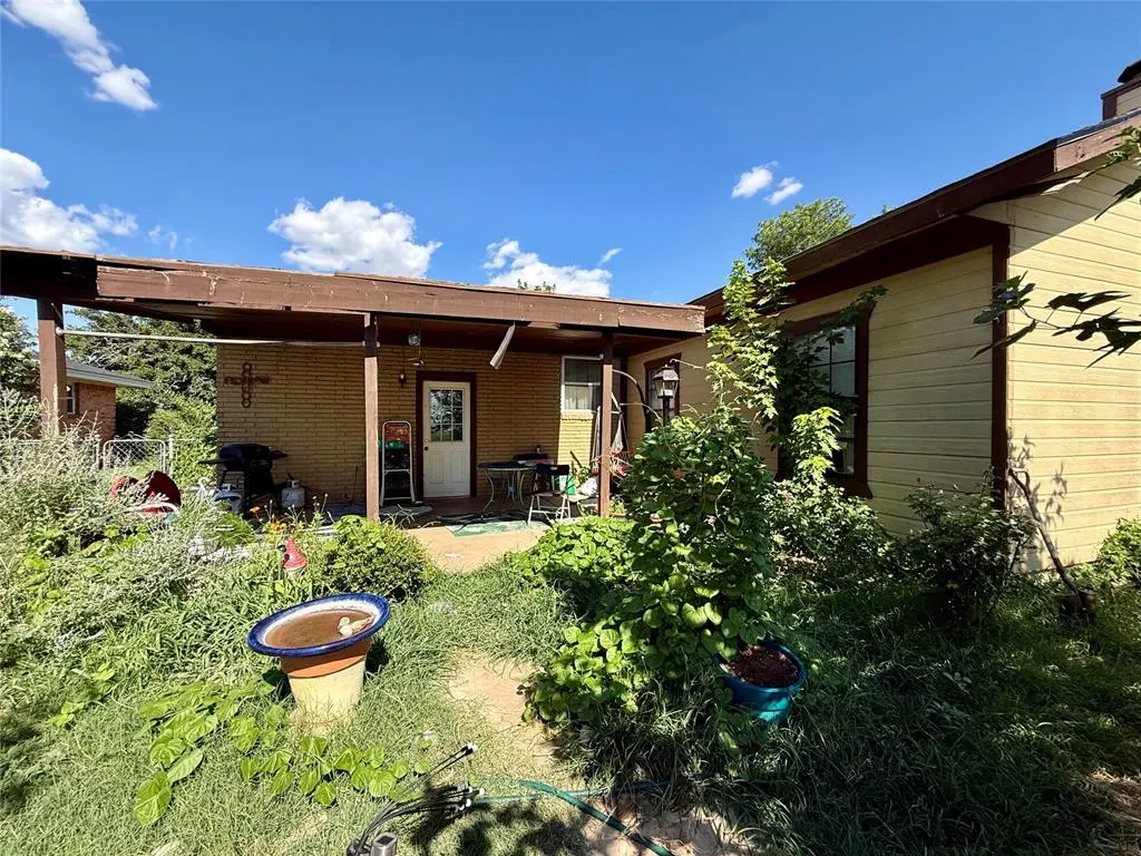 Photo 14 — 2005 N Canary Lane, Altus, OK 73521