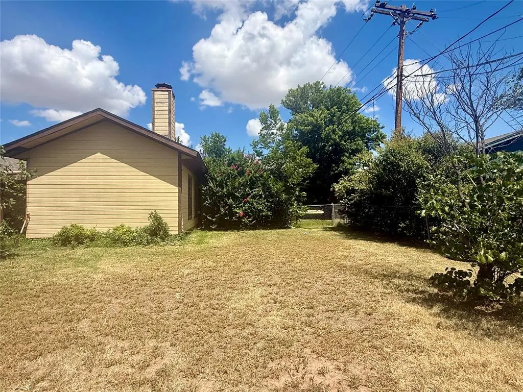 Photo 17 — 2005 N Canary Lane, Altus, OK 73521