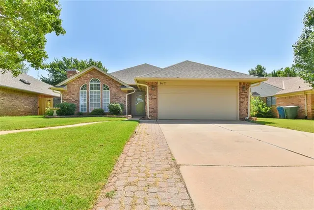Photo 2 — 612 Fox Hunt Lane, Edmond, OK 73003