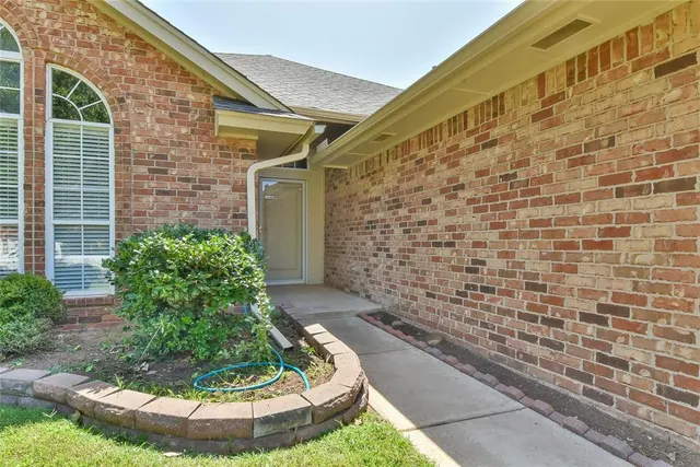 Photo 3 — 612 Fox Hunt Lane, Edmond, OK 73003