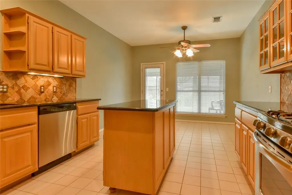 Photo 10 — 612 Fox Hunt Lane, Edmond, OK 73003