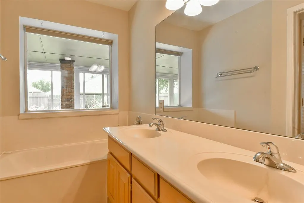 Photo 16 — 612 Fox Hunt Lane, Edmond, OK 73003
