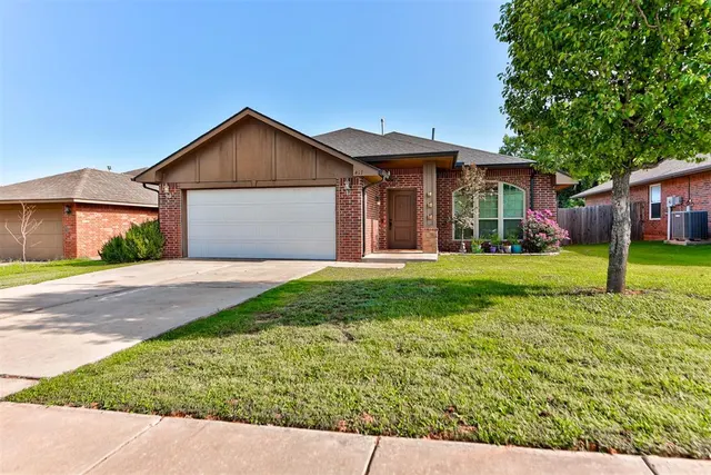 Photo 4 — 417 Tecumseh Meadows Court, Norman, OK 73069