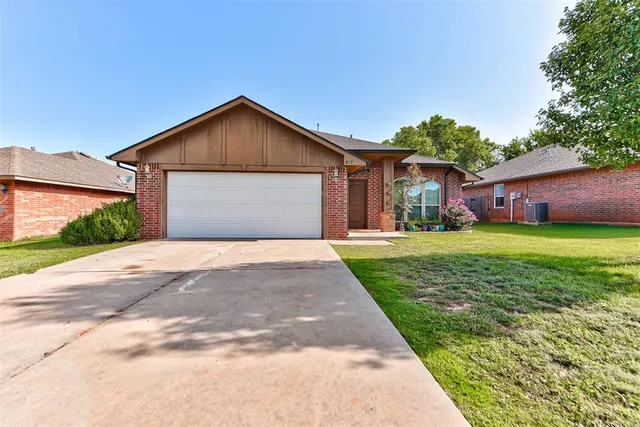 Photo 5 — 417 Tecumseh Meadows Court, Norman, OK 73069