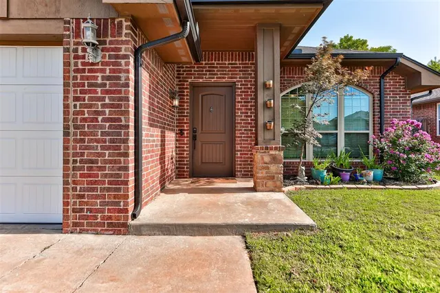 Photo 6 — 417 Tecumseh Meadows Court, Norman, OK 73069