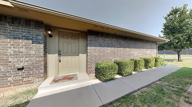 Photo 2 — 1213 Norway Avenue, Yukon, OK 73099