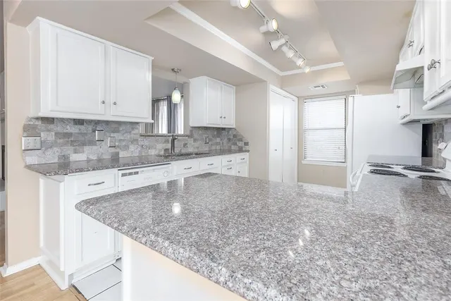 Photo 8 — 10304 Southridge Terrace, Oklahoma City, OK 73159