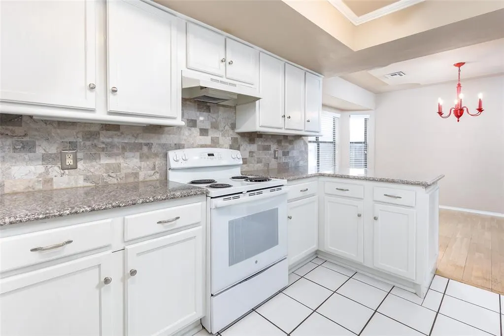 Photo 9 — 10304 Southridge Terrace, Oklahoma City, OK 73159