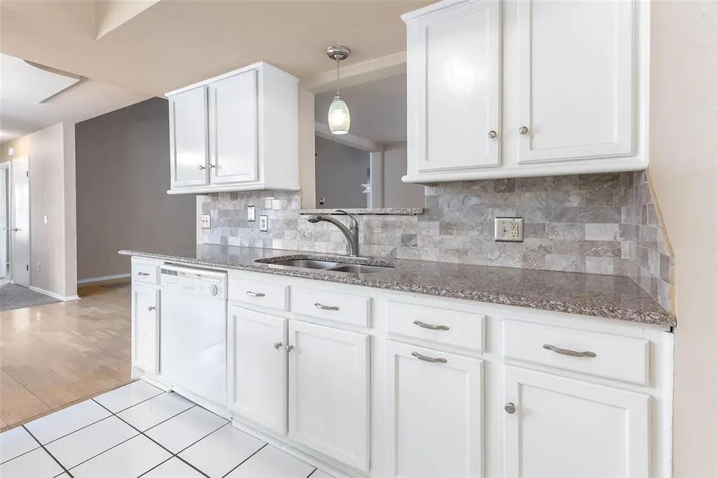 Photo 10 — 10304 Southridge Terrace, Oklahoma City, OK 73159
