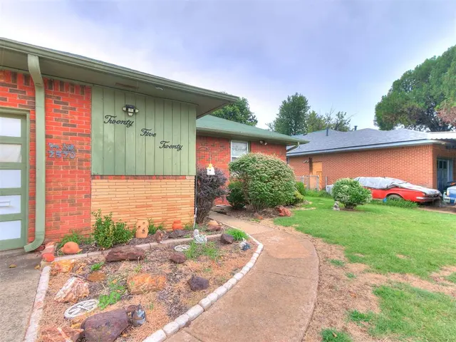 Photo 2 — 2520 SW 50th Street, Oklahoma City, OK 73119