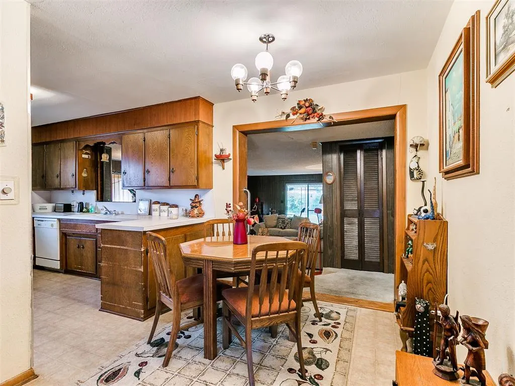 Photo 9 — 2520 SW 50th Street, Oklahoma City, OK 73119