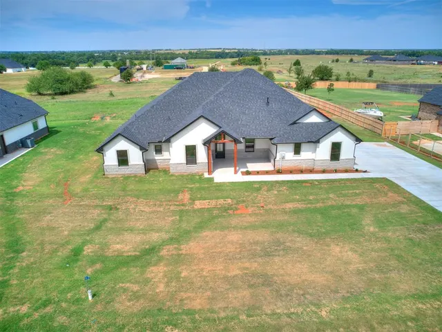 Photo 2 — 4740 Ranchero Drive, Edmond, OK 73025