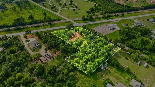 Photo 2 — 10900 E Wilshire Boulevard, Spencer, OK 73084