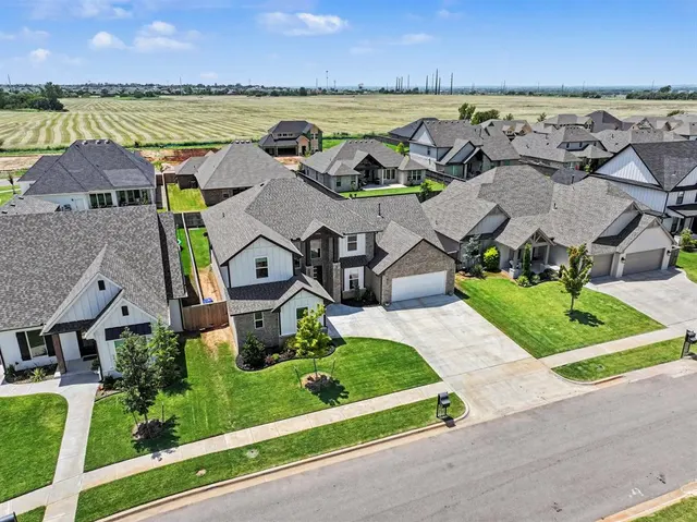 Photo 3 — 4220 Windstone Drive, Norman, OK 73072