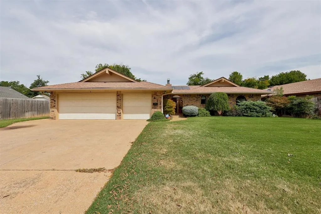 Photo 2 — 613 SW 63rd Terrace, Oklahoma City, OK 73139