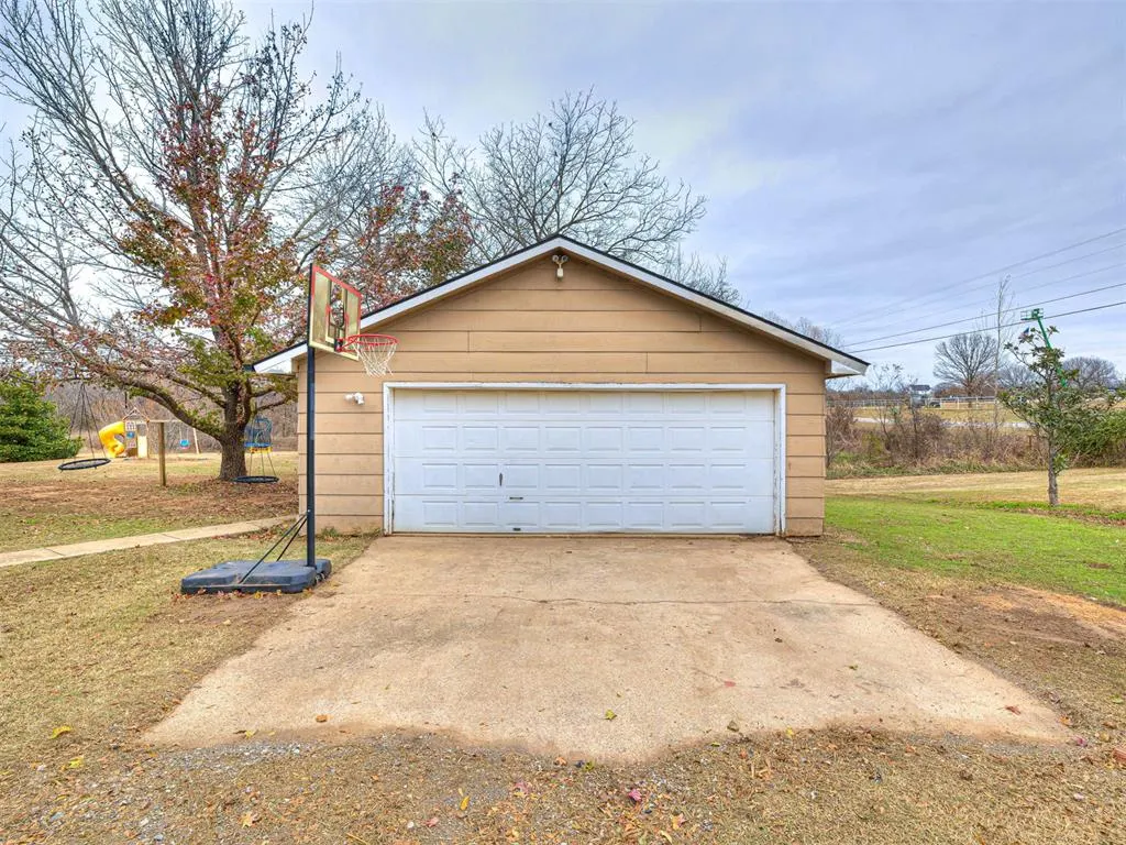 Photo 11 — 104475 S 3520 Road, Prague, OK 74864