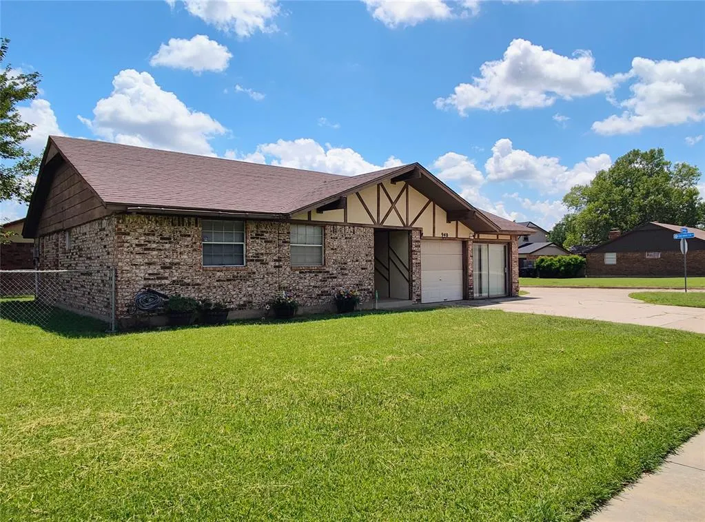Front exterior — 940 NW 12th Street, Moore, OK 73160