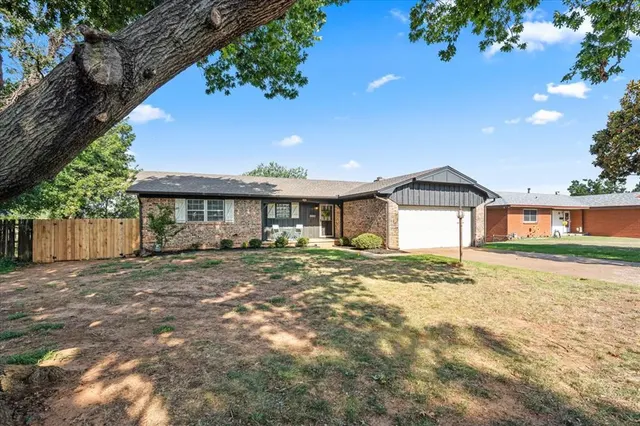 Photo 2 — 1904 S 21st Street, Chickasha, OK 73018
