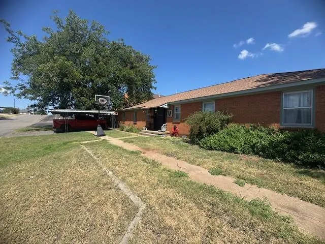 Front exterior — 111 E Locust Avenue, Sayre, OK 73662