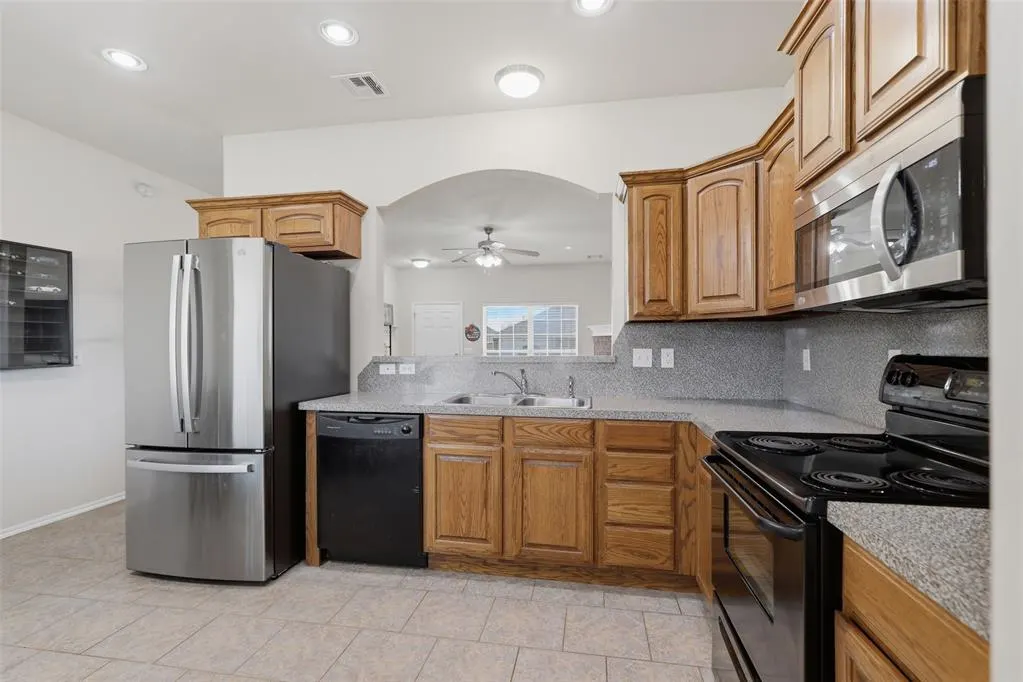 Photo 12 — 724 Eastview Court, Yukon, OK 73099