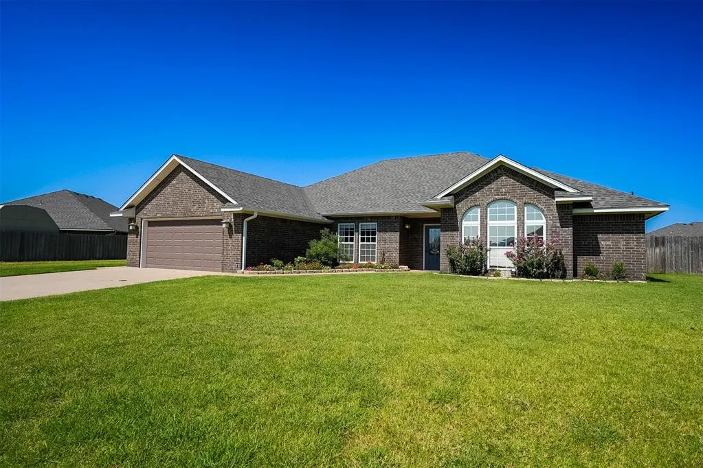 Photo 2 — 2819 Deer Run, Altus, OK 73521