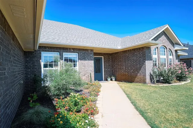 Photo 5 — 2819 Deer Run, Altus, OK 73521