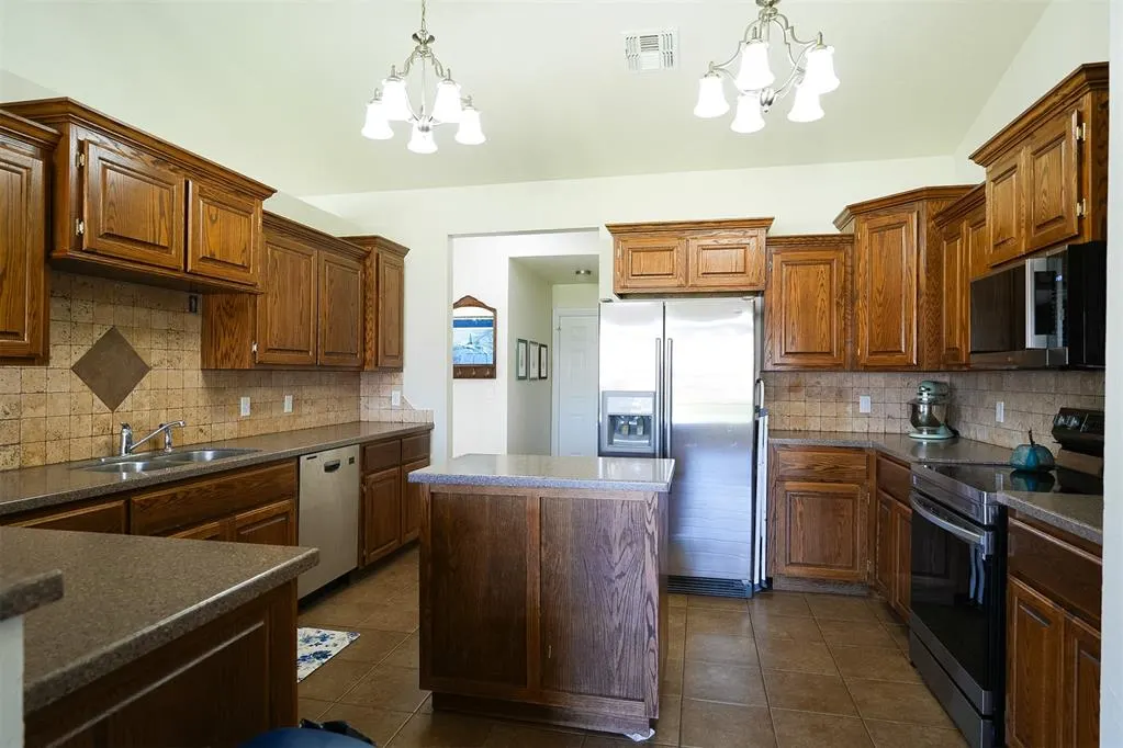 Photo 15 — 2819 Deer Run, Altus, OK 73521