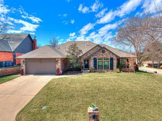 Sold home at 1401 Sandhurst Circle