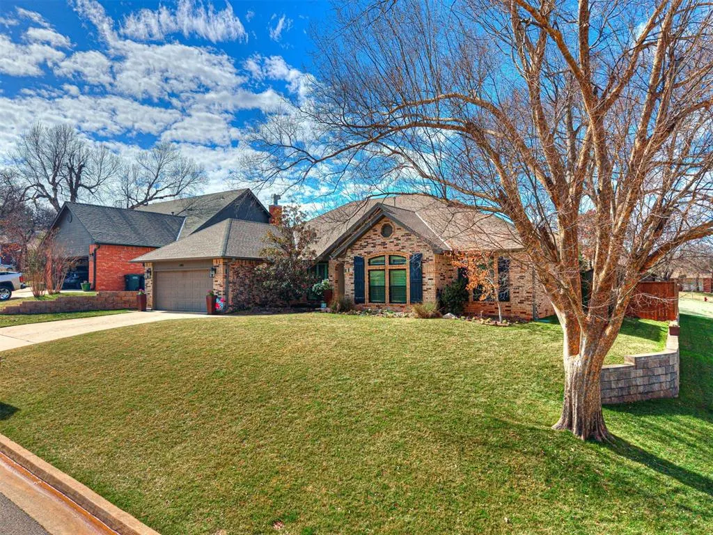 Photo 2 — 1401 Sandhurst Circle, Edmond, OK 73034