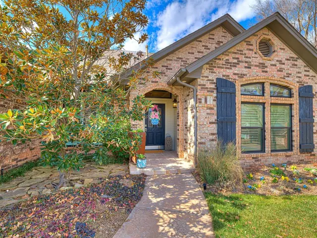 Photo 3 — 1401 Sandhurst Circle, Edmond, OK 73034