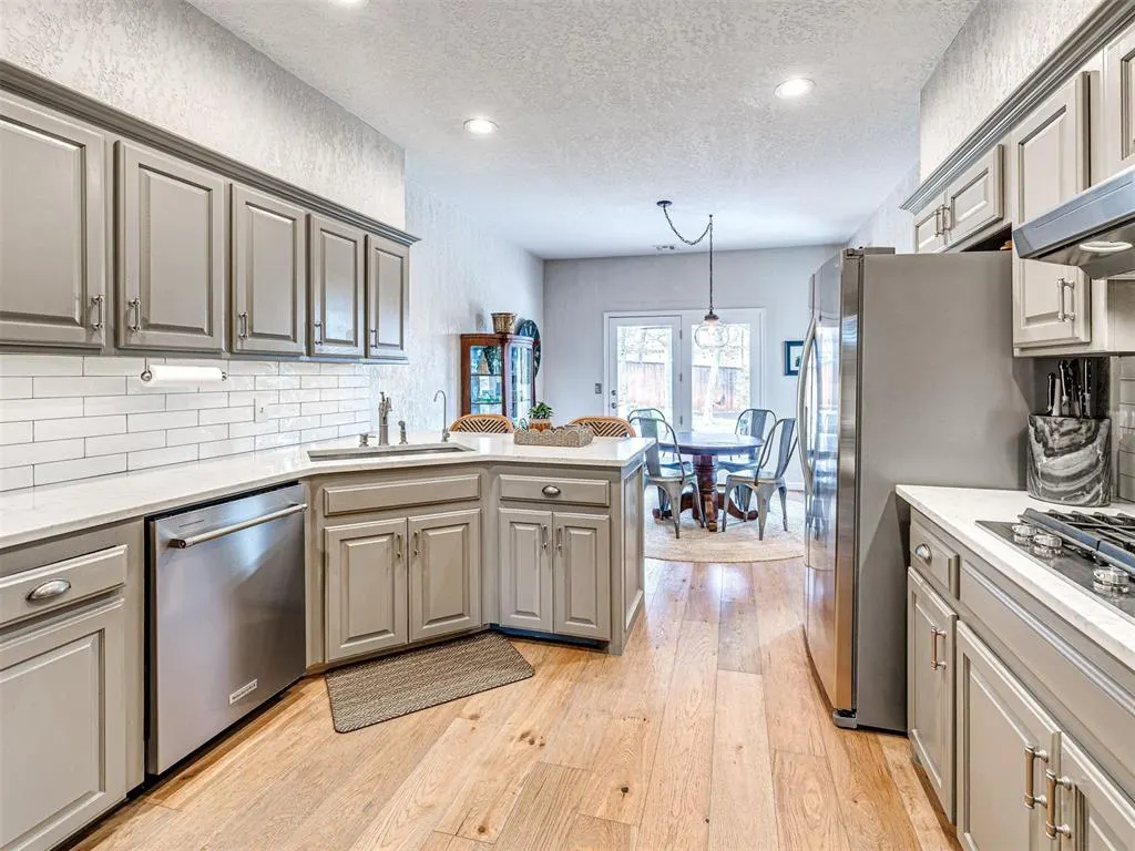 Photo 12 — 1401 Sandhurst Circle, Edmond, OK 73034