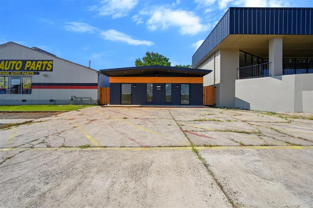 Photo 2 — 1420 E Washington Street, Idabel, OK 74745