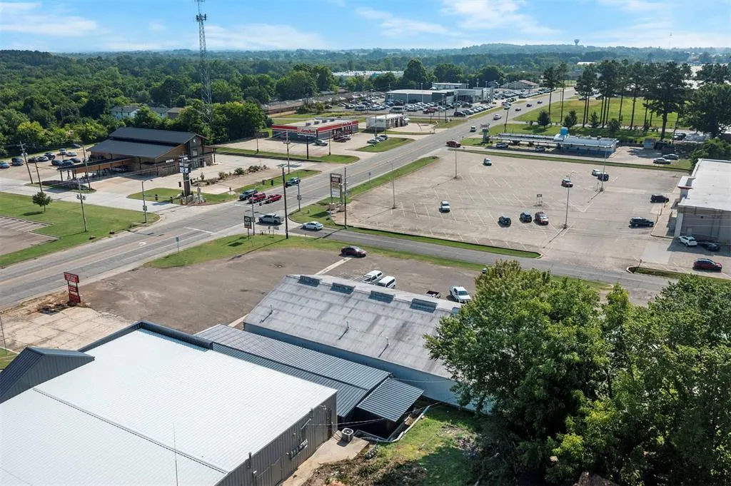 Photo 13 — 1420 E Washington Street, Idabel, OK 74745