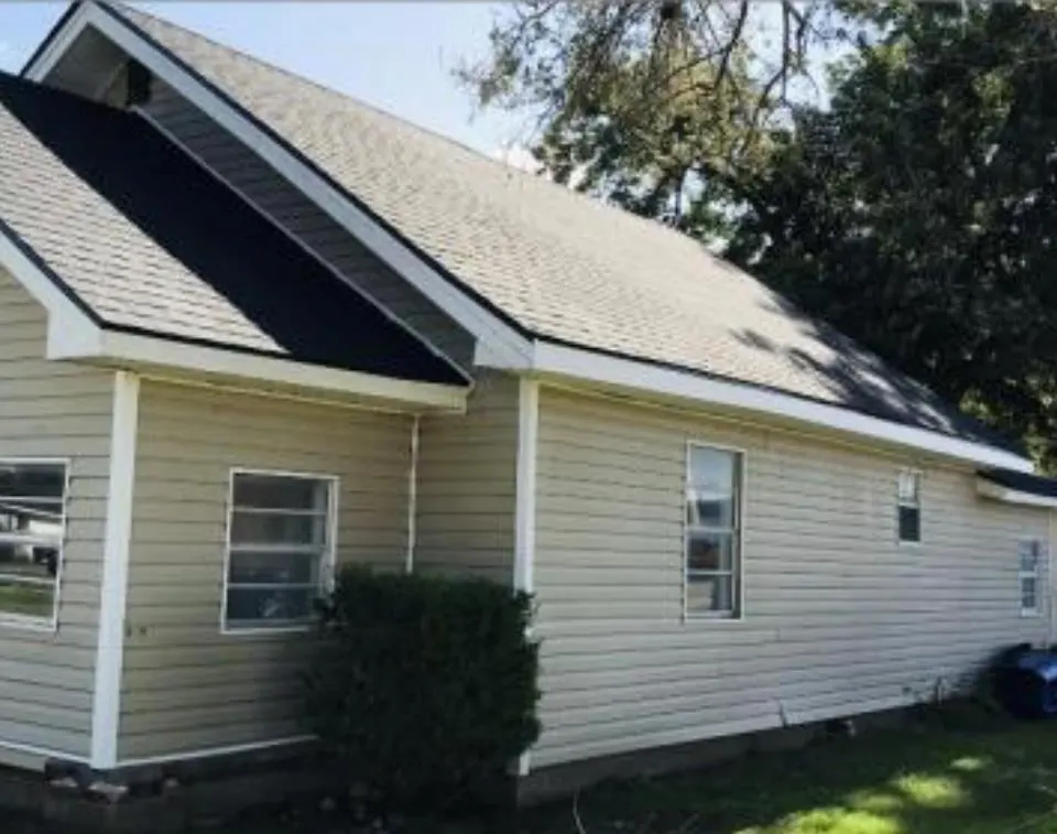 Front exterior — 513 SW Caddo Street, Minco, OK 73059