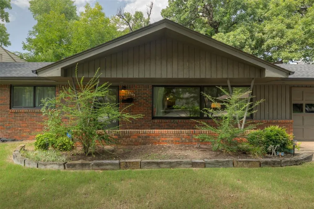 Photo 2 — 1101 Woodlawn Place, Oklahoma City, OK 73118