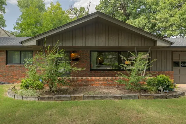 Photo 2 — 1101 Woodlawn Place, Oklahoma City, OK 73118
